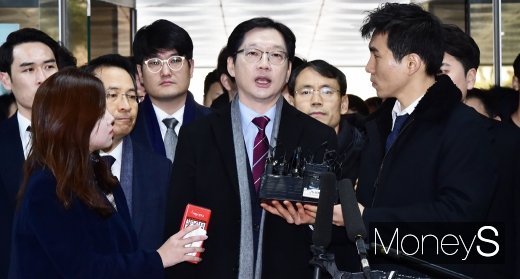 김경수 경남지사가 30일 서울 중앙지법원에서 열린 '드루킹 댓글 조작' 1심 선고 공판에 출석했다./사진=임한별 기자