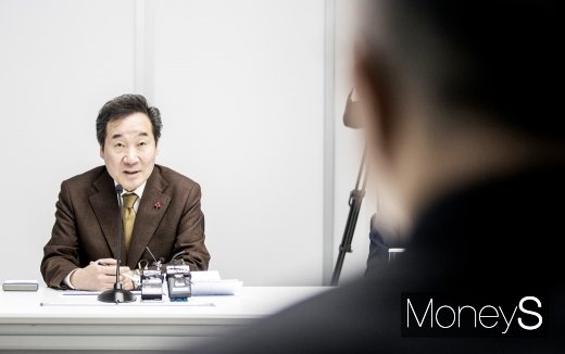[머니S포토] 정의선 부회장 바라보는 이낙연 총리