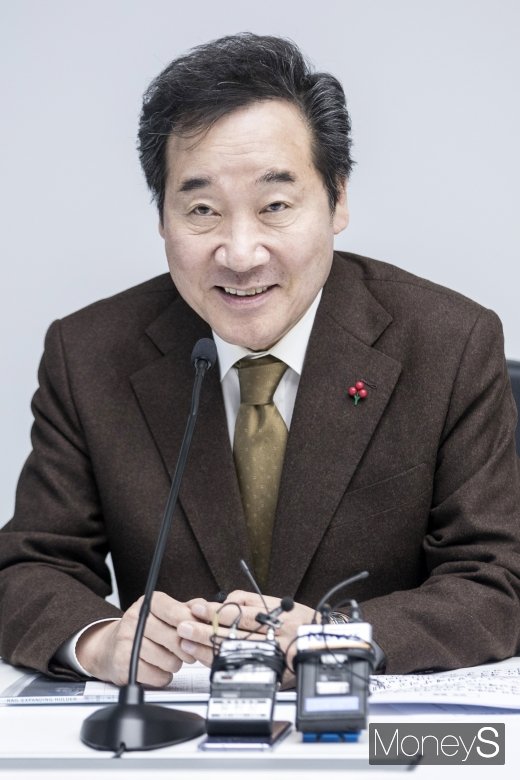 [머니S포토] 산업계 찾은 이낙연 총리의 환한 미소