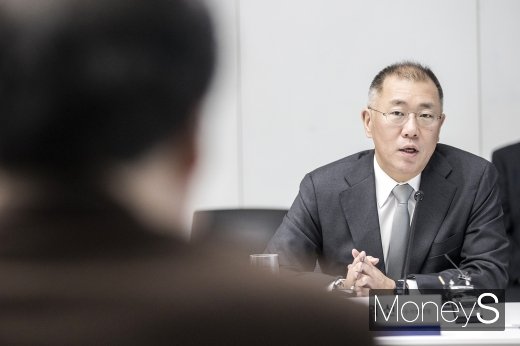 [머니S포토] 정의선 현대차 수석부회장 무슨 말 하나