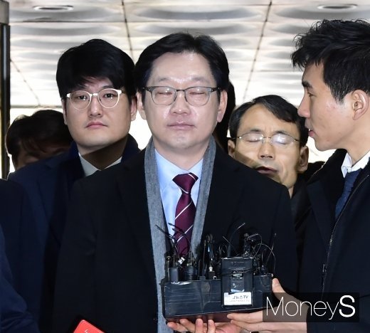 '드루킹' 일당에게 댓글조작을 지시한 혐의로 기소된 김경수 경남지사가 30일 서울 중앙지법원에서 열린 1심 선고 공판에 출석했다./사진=임한별 기자