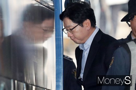 [머니S포토] 징역 2년 실형선고 김경수, 결국 법정구속
