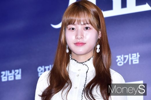 [머니S포토] 이수경 '시선 잡는 주렁주렁 귀걸이'