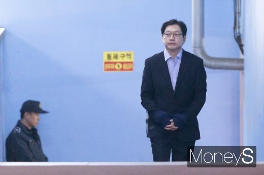 김경수 경남지사가 드루킹 댓글조작 공모 혐의로 30일 서초동 서울지방법원에서 열린 1심 선고 공판에서 징역 2년의 실형을 받고 법정구속됐다./사진=임한별 기자