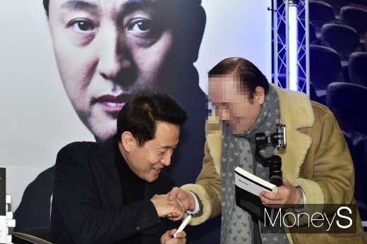 [머니S포토] 악수 나누는 오세훈