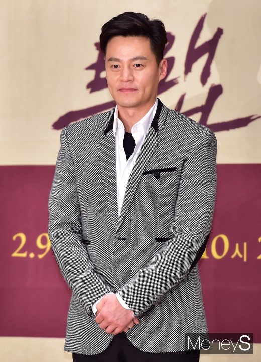 [머니S포토] 이서진 '매력적인 보조개 미소'