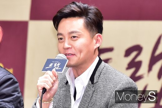 [머니S포토] 이서진 '빠지고 싶은 보조개'
