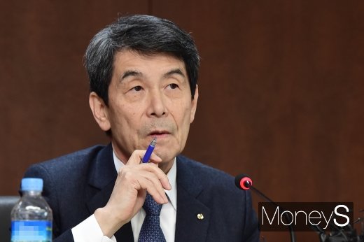 [머니S포토] 생각에 잠긴 이동걸