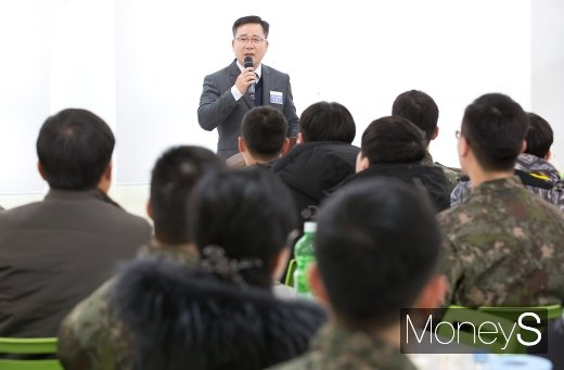 [머니S포토] 휴대전화 관련 군장병 간담회 개최한 국방부