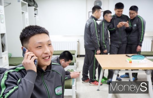 [머니S포토] 국방부 휴대전화 사용 시범부대