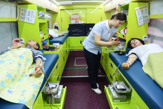 아주대병원 교직원 헌혈장면. /사진=아주대병원
