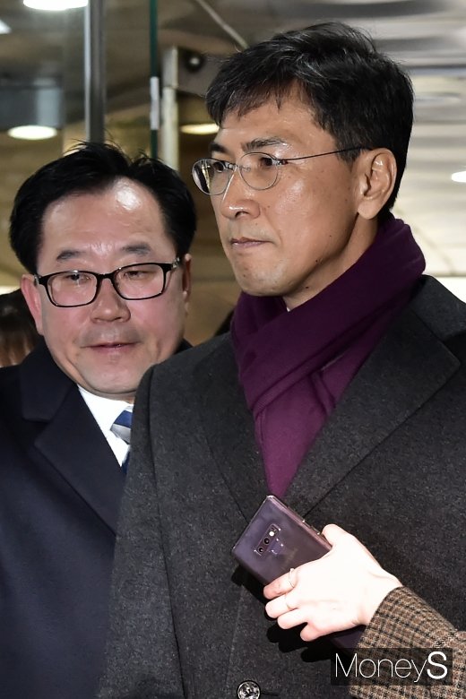 [마니S포토] 항소심 선고 출석 안희정, 굳게 다문 입