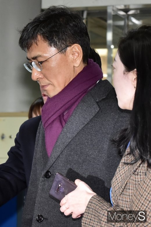 [머니S포토] 고등법원 출석한 안희정