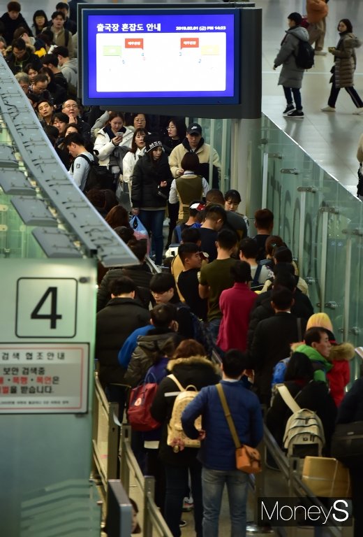 [머니S포토] 인천공항 찾은 여행 인파