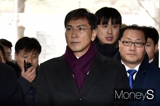 비서 성추행 혐의로 재판에 넘겨진 안희정 전 충남지사가 1일 서울고등법원에서 열린 항소심 선고공판에 출석했다. /사진=임한별 기자