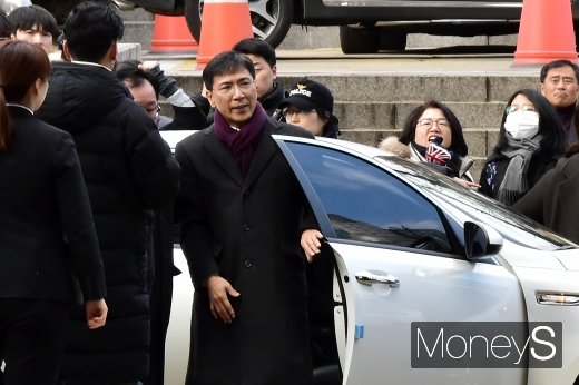 비서 성추행 혐의로 재판에 넘겨진 안희정 전 충남지사가 1일 서울고등법원에서 열린 항소심 선고공판에 출석했다. /사진=임한별 기자