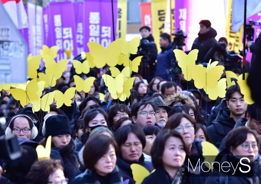 [머니S포토] 나비와 함께하는 고 김복동 할머니 영결식