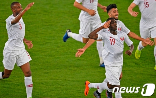 1일(한국시간) UAE 아부다비에 있는 자예드 스포츠 시티 스타디움에서 열린 일본과의 2019 아시아축구연맹(AFC) 아시안컵 결승전서 승리를 거두고 우승을 차지한 카타르 축구 대표팀. /사진=뉴스1 