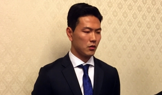 김영권이 감바 오사카 행사에서 인터뷰를 진행하고 있다. /사진=감바 오사카 구단 홈페이지