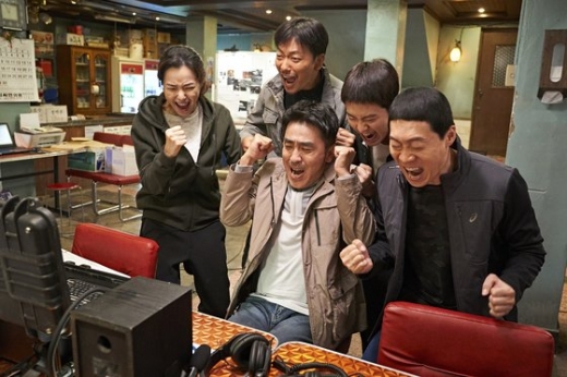 6일 영화진흥위원회 통합전산망에 따르면 '극한직업'은 최근 한국영화의 부진을 뚫고 개봉 15일 만에 올해 첫 1000만 영화가 된다./사진=영화 극한직업 스틸컷