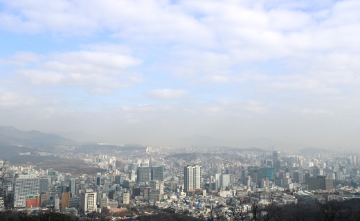 중국 등 국외로부터 미세먼지가 불어와 시민들의 안전을 위협하고 있다. /사진=이기범 기자 