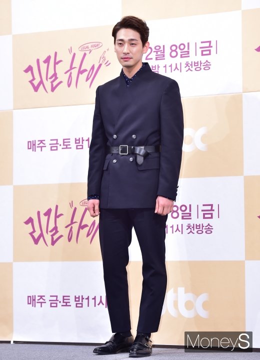 [머니S포토] 윤박, 훈훈한 에이스 변호사