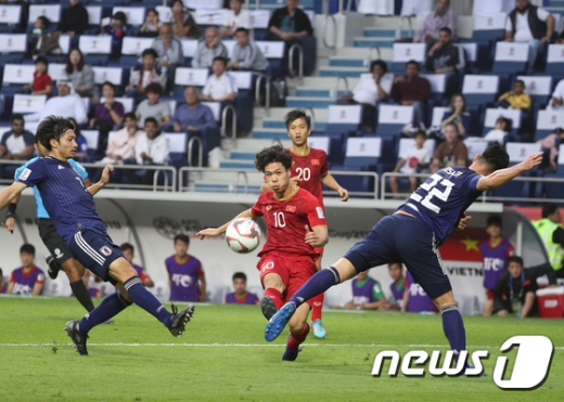 지난달 24일 열린 2019 아시아축구연맹(AFC) 아시안컵 8강 베트남-일본 경기에서 슈팅을 하는 응우엔 콩푸엉./사진=뉴스1 신웅수 기자