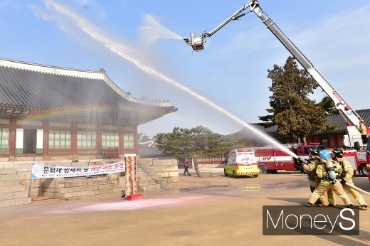 [머니S포토] 재난대응 훈련장에 피어난 무지개