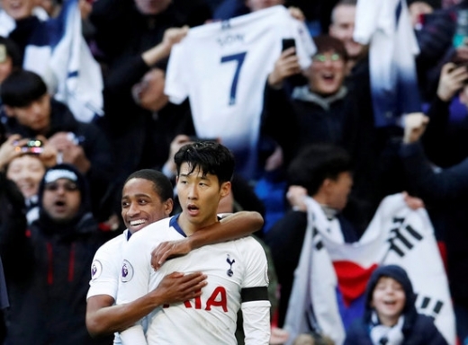 지난 10일 오후(한국시간) 영국 런던 웸블리 스타디움에서 열린 2018-2019시즌 EPL 26라운드 레스터 시티전에서 리그 11호골에 성공한 토트넘 홋스퍼의 손흥민(오른쪽). /사진=로이터