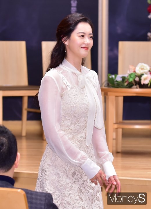 [머니S포토] 고아라, 청순한 시스루 자태