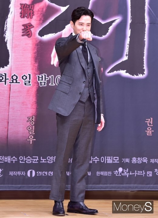 [머니S포토] 권율 '주먹만한 얼굴'