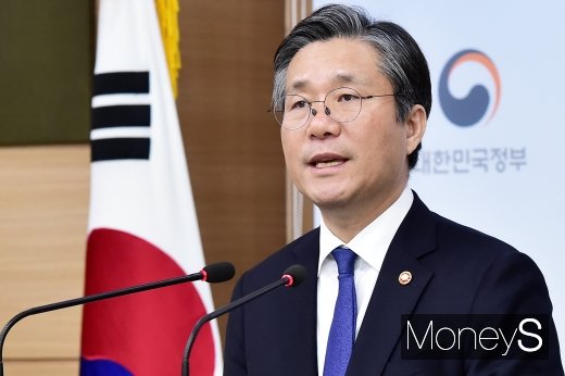 [머니S포토] 성윤모 장관, 심의결과 발표