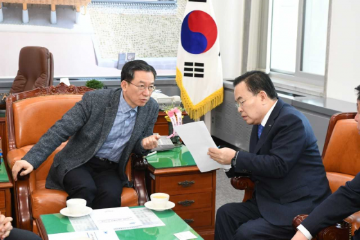 정성호 의원(왼쪽), 이성호 양주시장. /사진제공=양주시