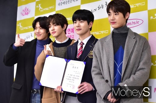 [머니S포토] 골든차일드 '보민이 졸업 축하하러 왔어요'