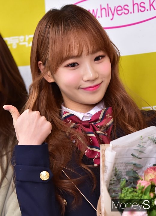 [머니S포토] 아이즈원 김채원 '엄지척 미모'