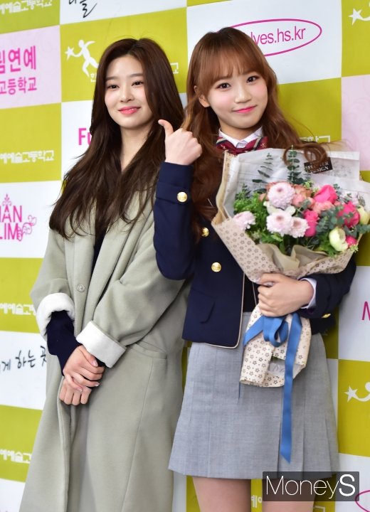 [머니S포토] 아이즈원 김민주-김채원, 눈에 쏙 들어오는 미모