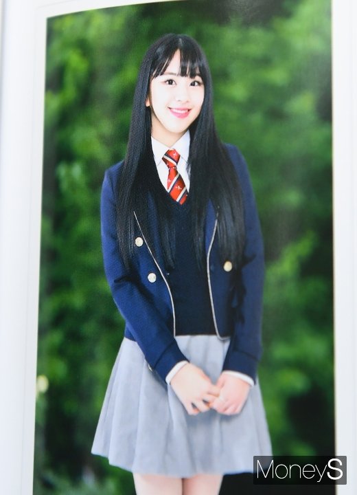 [머니S포토] 트와이스 채영, 팬심 저격하는 사랑스러운 졸업 사진