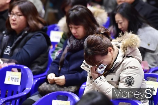 [머니S포토] 5년만에 다시 불린 '250명 이름'에 눈물