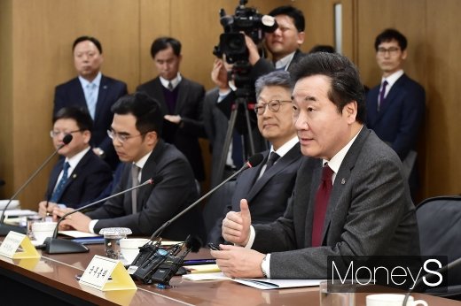 [머니S포토] 중견기업연합 방문한 이낙연 총리의 모두발언