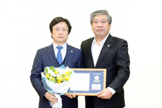▲ 배수문 의원(왼쪽). / 사진제공=경기도의회
