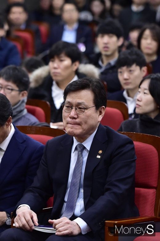 [머니S포토] 신용정보법 공청회 참석한 최종구