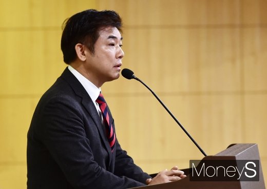 [머니S포토] 신용정보법 공청회 개회사 하는 김병욱 의원