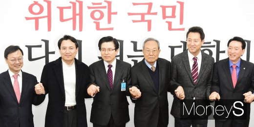 [머니S포토] 전당대회 선전 다짐하는 당대표 후보자들