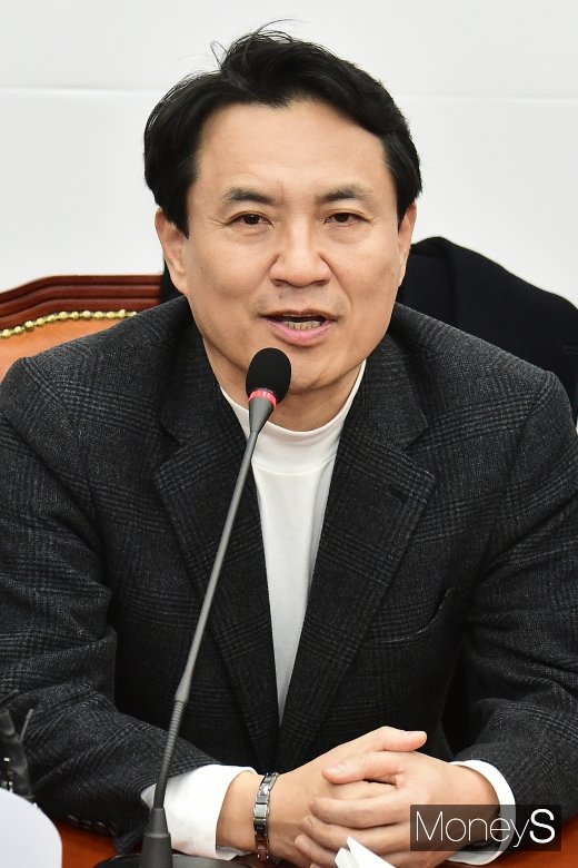 [머니S포토] 한국당 선관위, 모두발언하는 김진태