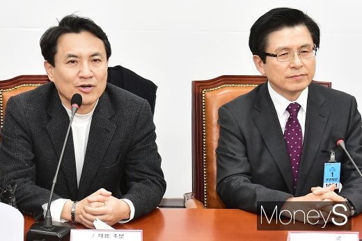 [머니S포토]  경쟁심 표출 김진태, 