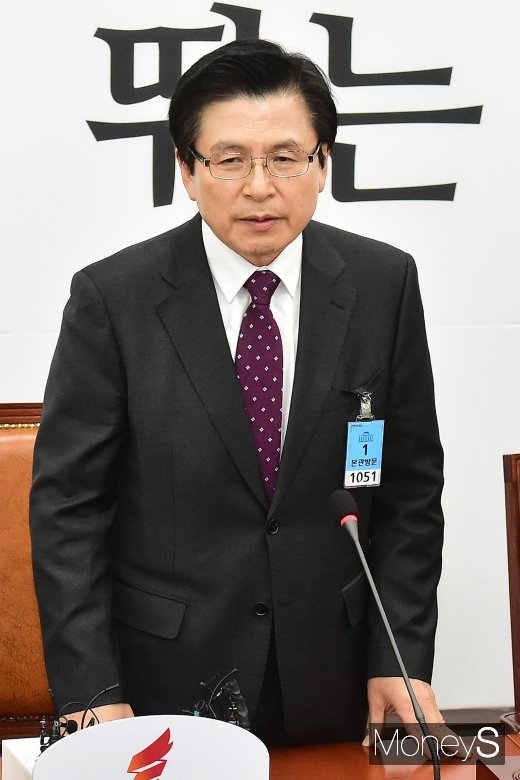 [머니S포토] 전당대회 관련 모두발언하는 거물 정치신인 황교안