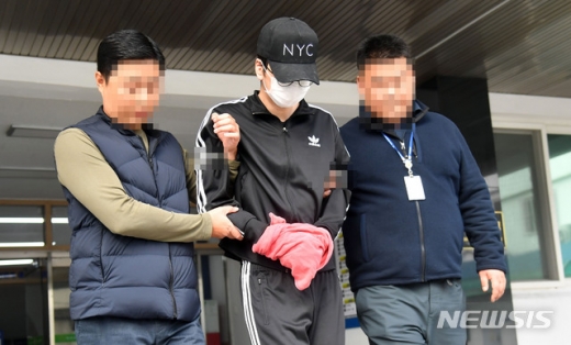 지난해 11월 박모씨가 영장실질심사를 위해 법원으로 들어가는 모습. /사진=뉴시스