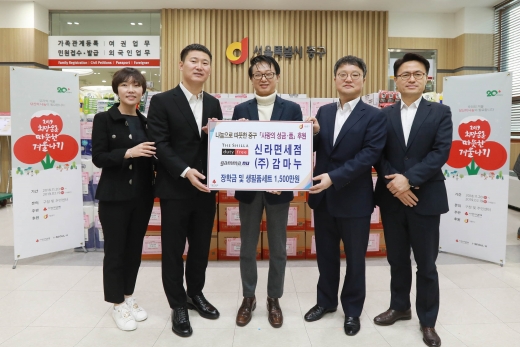 (왼쪽 부터) 우영매 (주)감마누 대표, 우성덕 (주)감마누 사장, 신상철 서울시 중구 부구청장, 김태호 신라면세점 전무, 유찬 신라면세점 상무