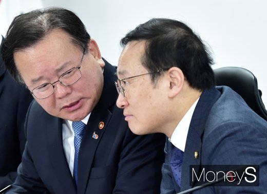 [머니S포토] 자치경찰제 도입 관련 의견 나누는 당정