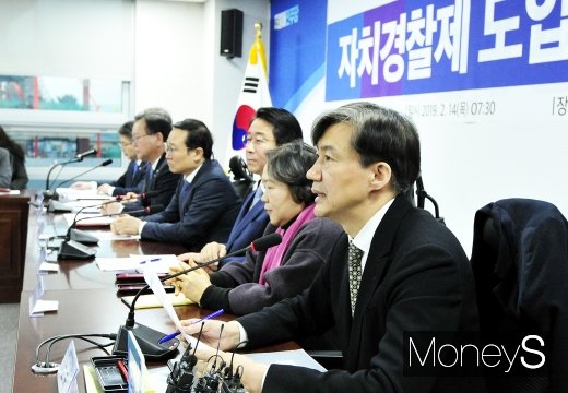 [머니S포토] 자치경찰제 관련 입 뗀 조국 수석